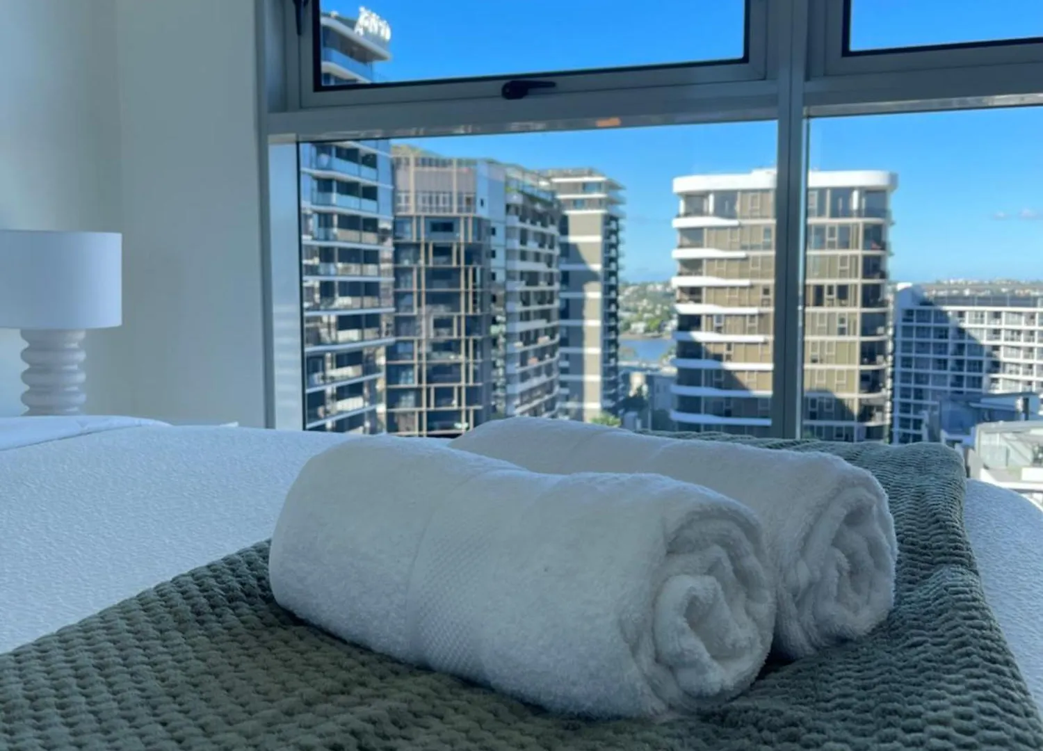 Top-Floor Luxe Stay In The City Free Parking, Pool, Gym, Wifi Брисбен 0*,